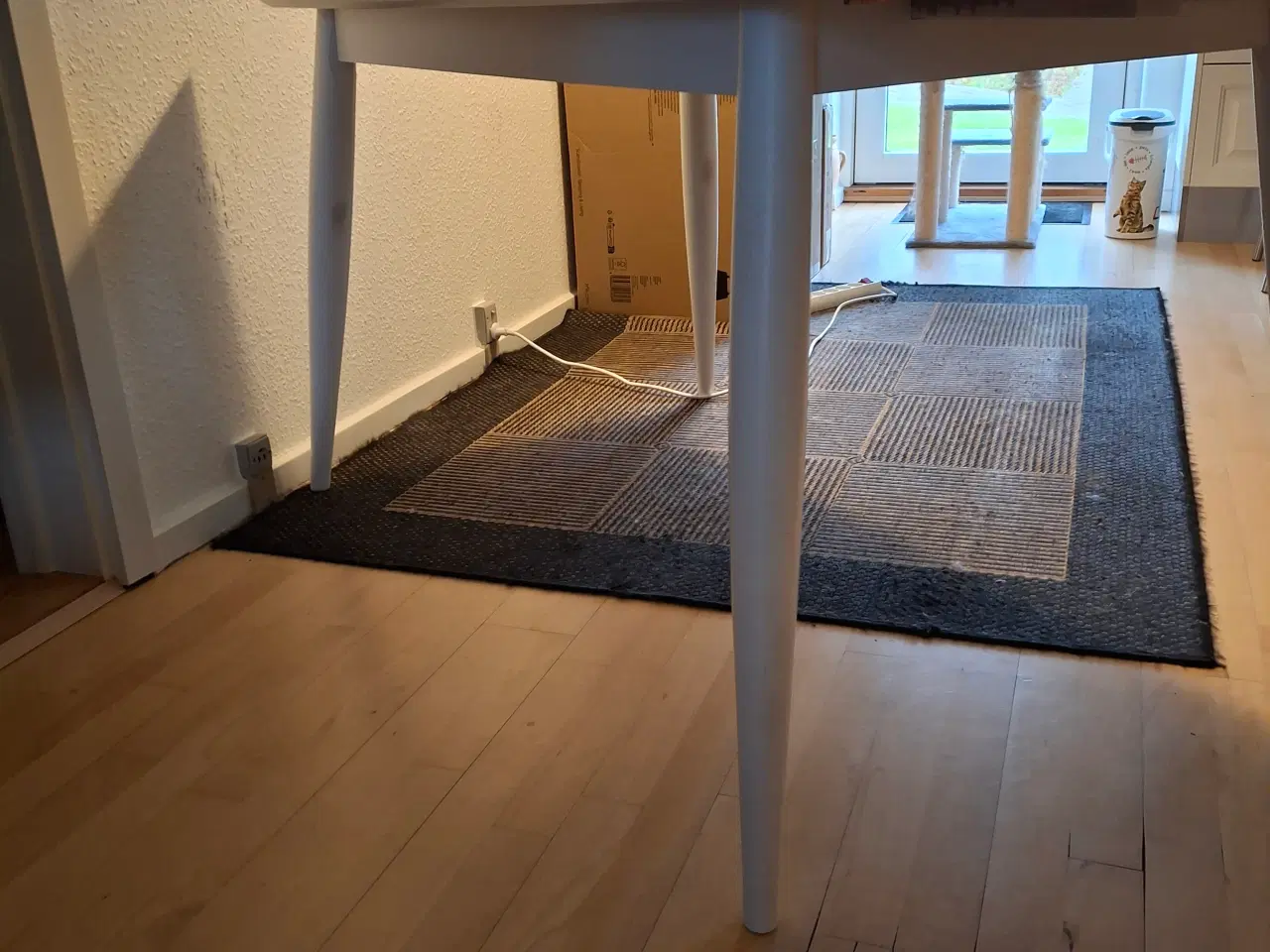 Billede 2 - Spisebord hvidmalet