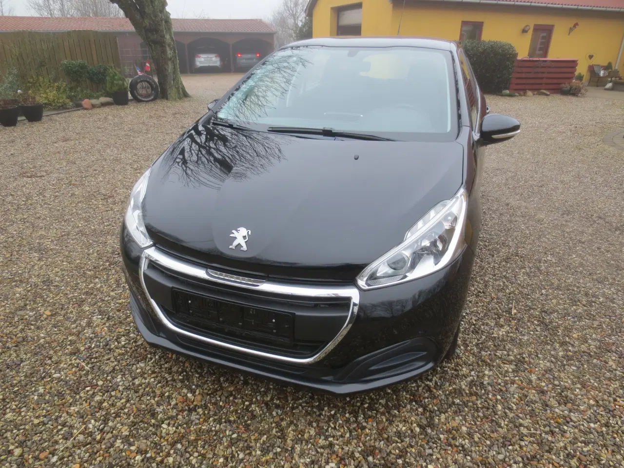 Billede 2 - Peugeot 208 1.2 i År 2015 Km 61000.