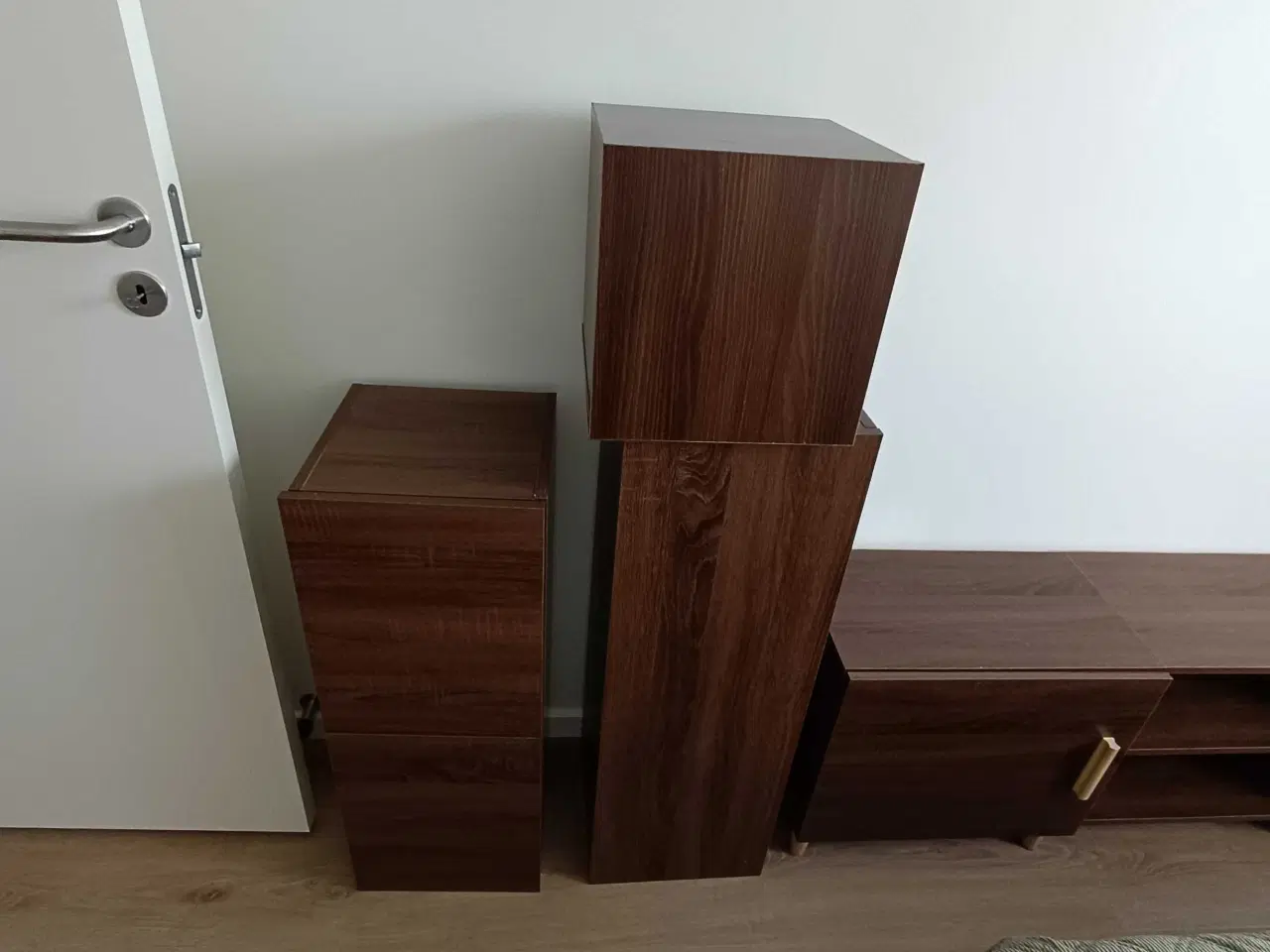 Billede 3 - Flot tv bord med 3 væg moduler