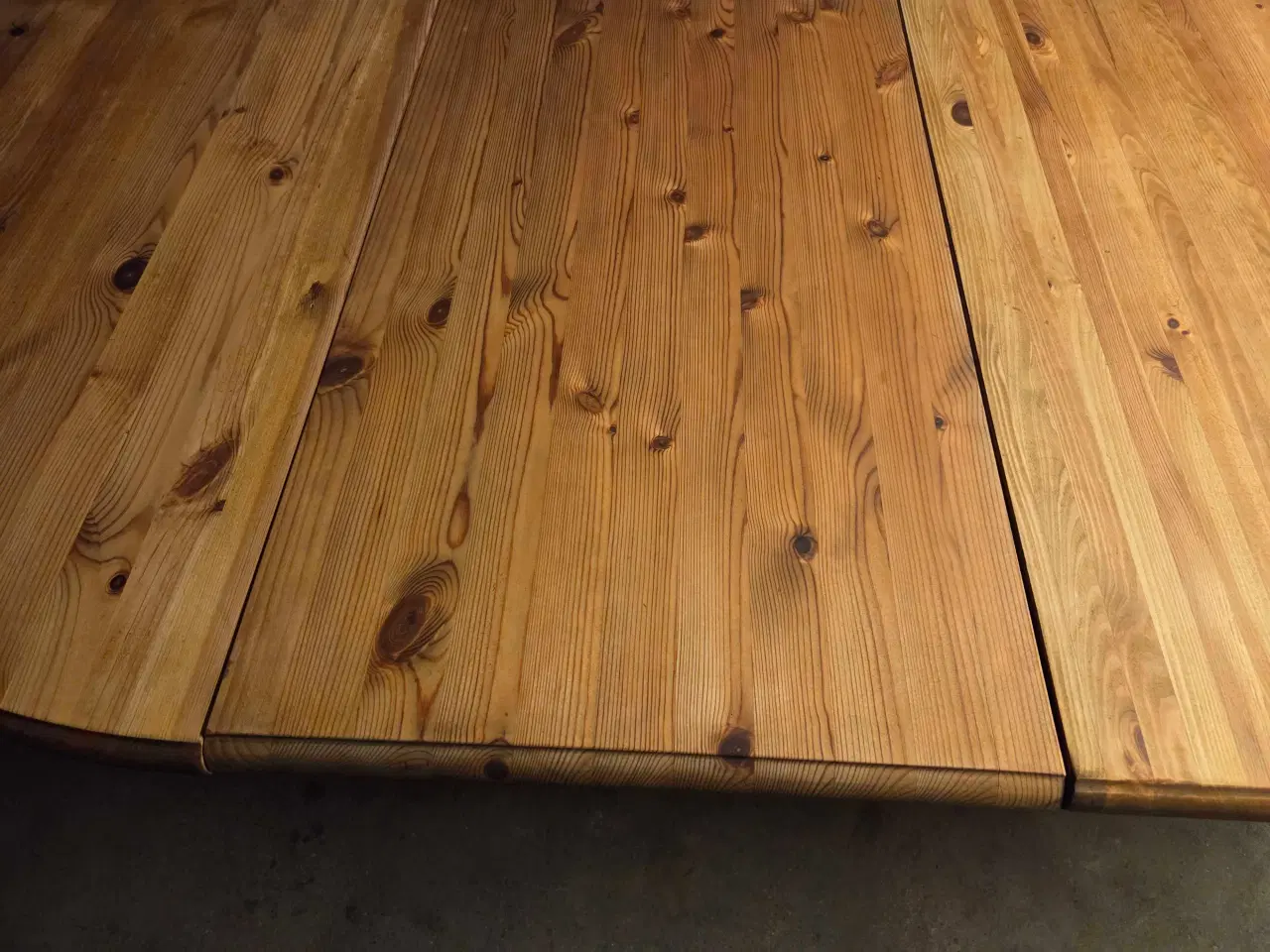 Billede 6 - Spisebord i træ