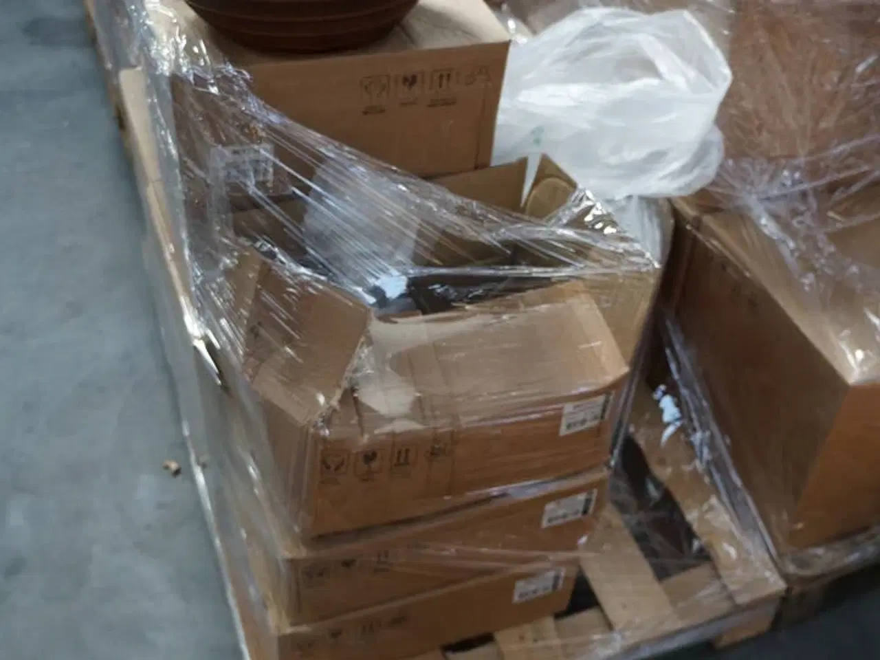 Billede 2 - Palle med diverse potter