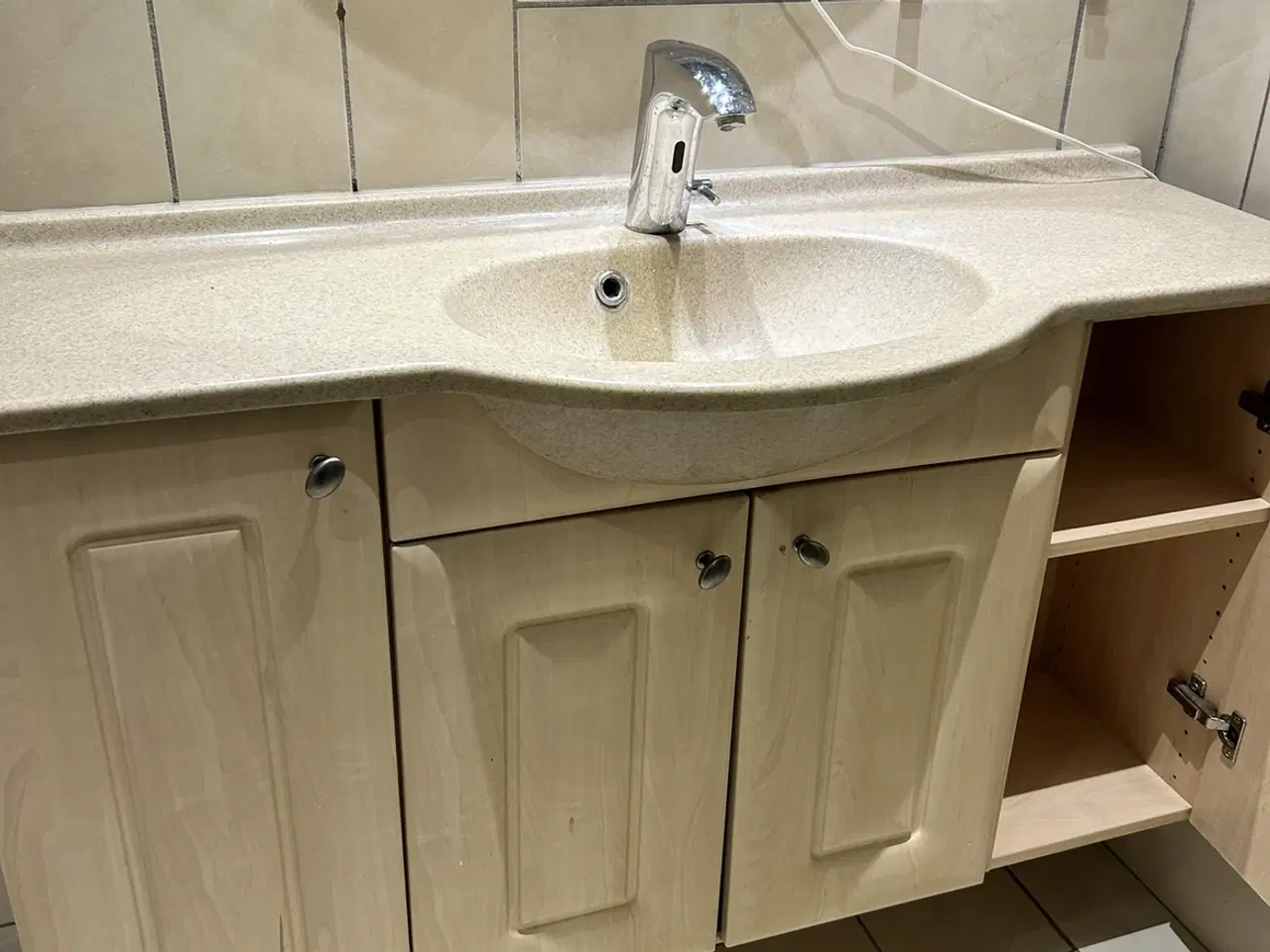 Billede 3 - Badeværelsesmøbler
