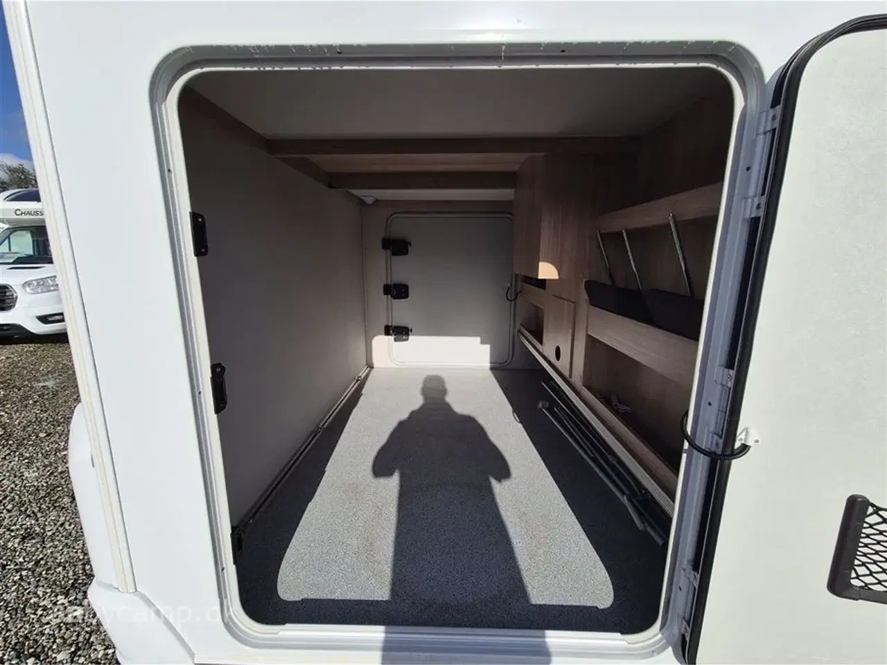 Billede 25 - 2019 - Knaus Sky I 700 LEG   Automatgear. markise. solceller. batterier. Elektrisk  indgangstrin. TV.  Egoist model Uden sænkeseng i forenden!!  Bemærk 3850 Kg. total.