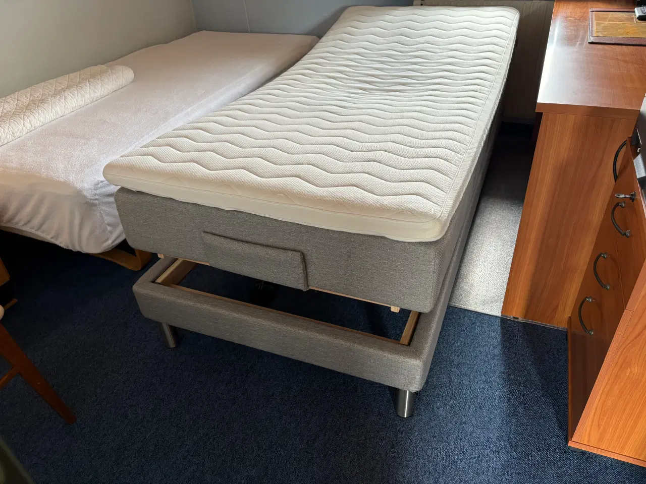 Billede 4 - Elevationsseng med fjernbetjening