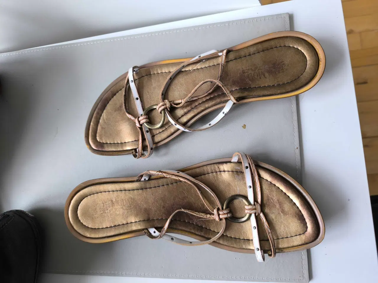 Billede 2 - 2 par sandaler meget flotte