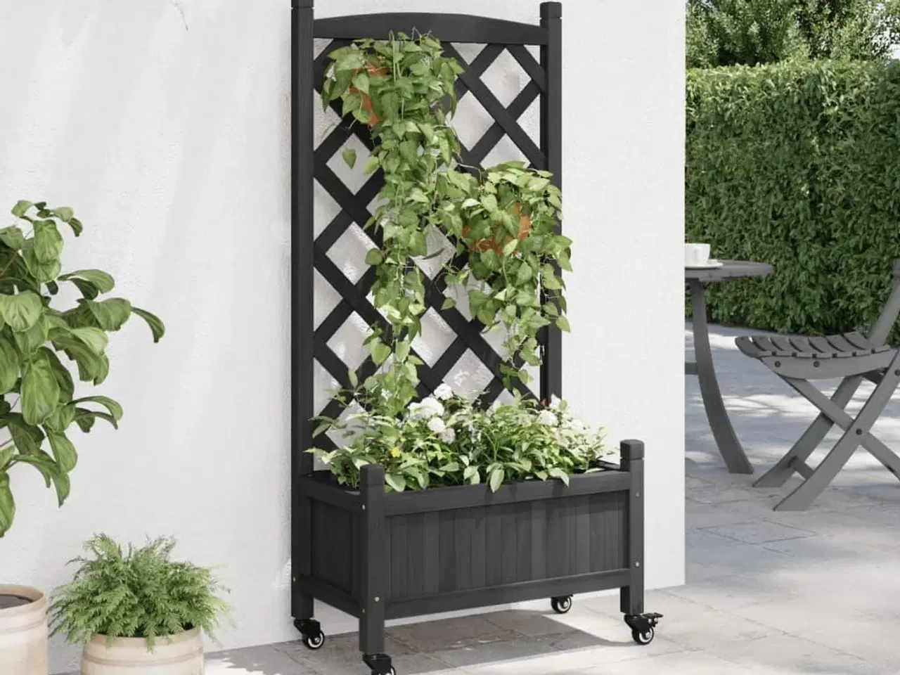 Billede 3 - Plantekasse med espalier og hjul massivt fyrretræ sort