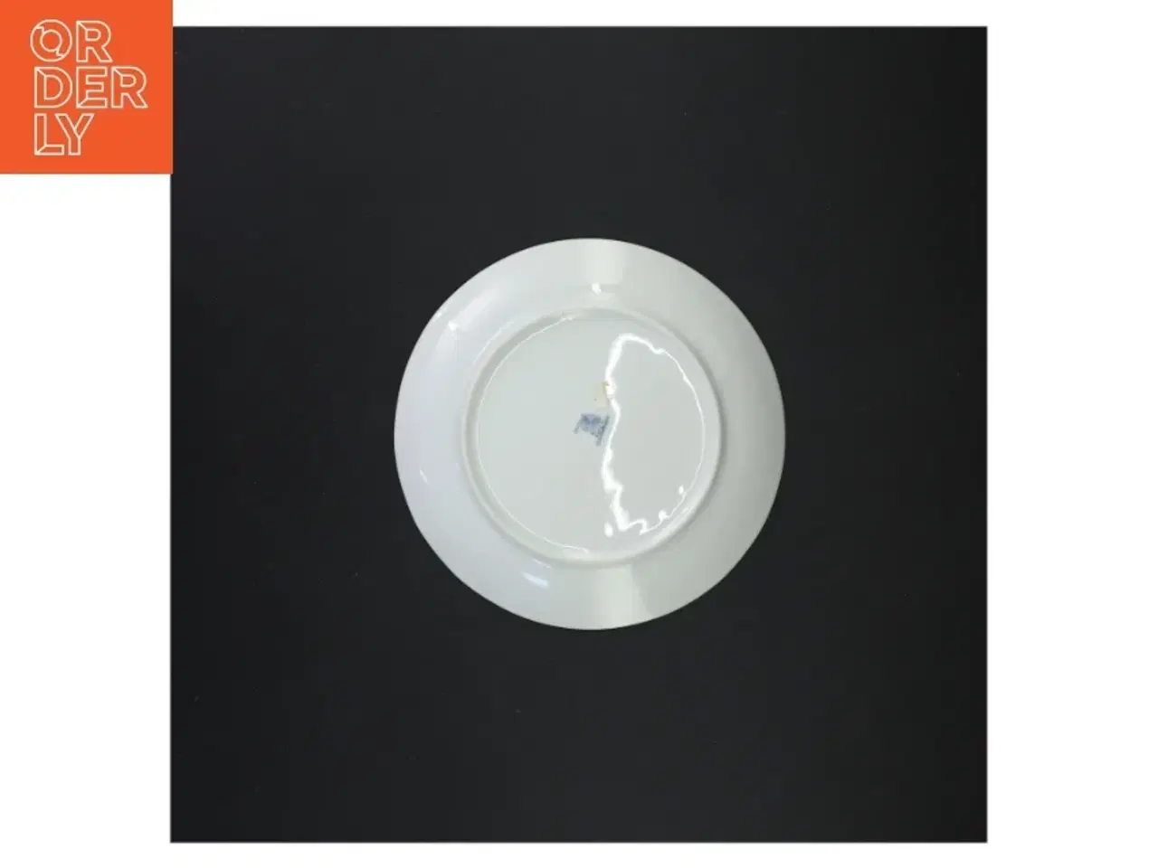 Billede 2 - Porcelænstallerken med guldkant og nøddemotiv (str. 17 x 17 cm)