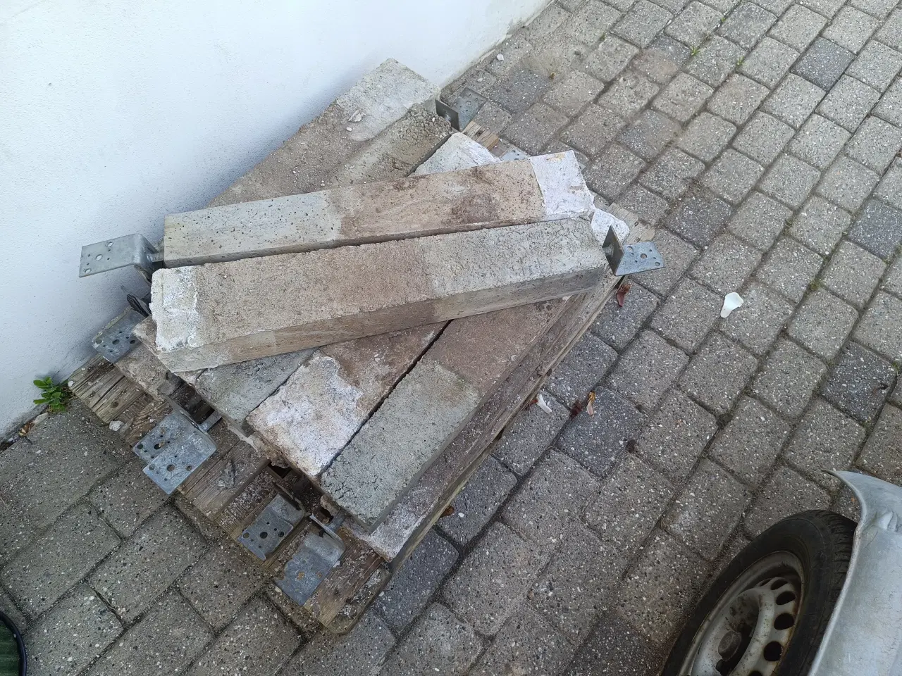 Billede 1 - Stoplefødder med betonklods