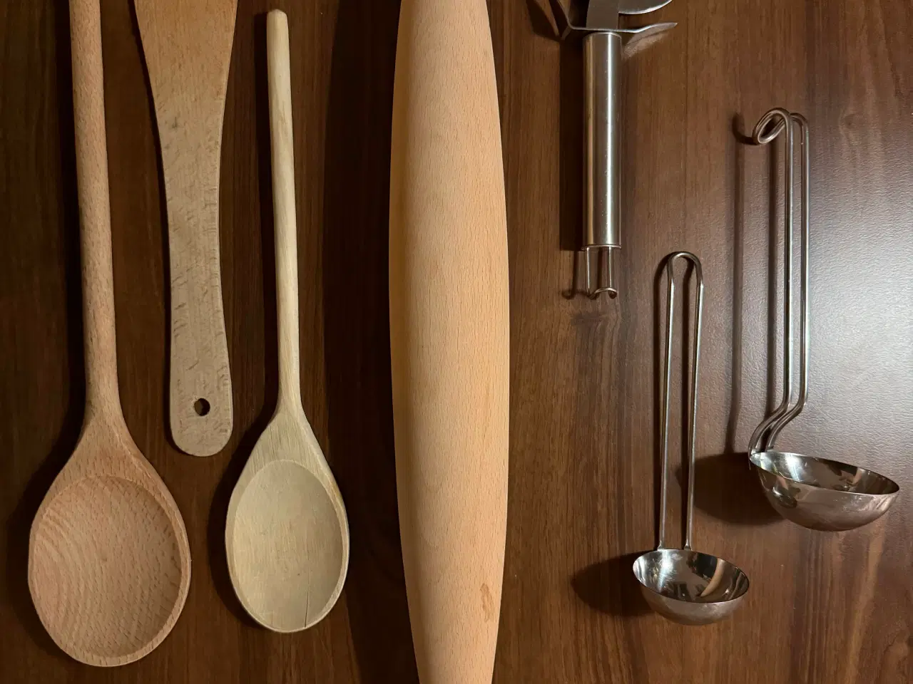 Billede 1 - Forskellige køkkenredskaber gives væk