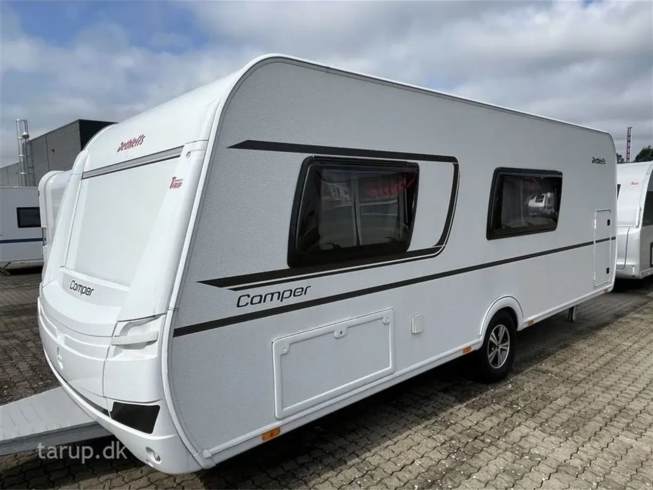 Billede 3 - 2023 - Dethleffs Camper 560 FMK    Kan opvejes til totalvægt 2000 kg. Dobbeltsengs- og køjevogn, rundsidde-gruppe, Truma varme, 3-trins el-gulv-varme, stort kølesk.