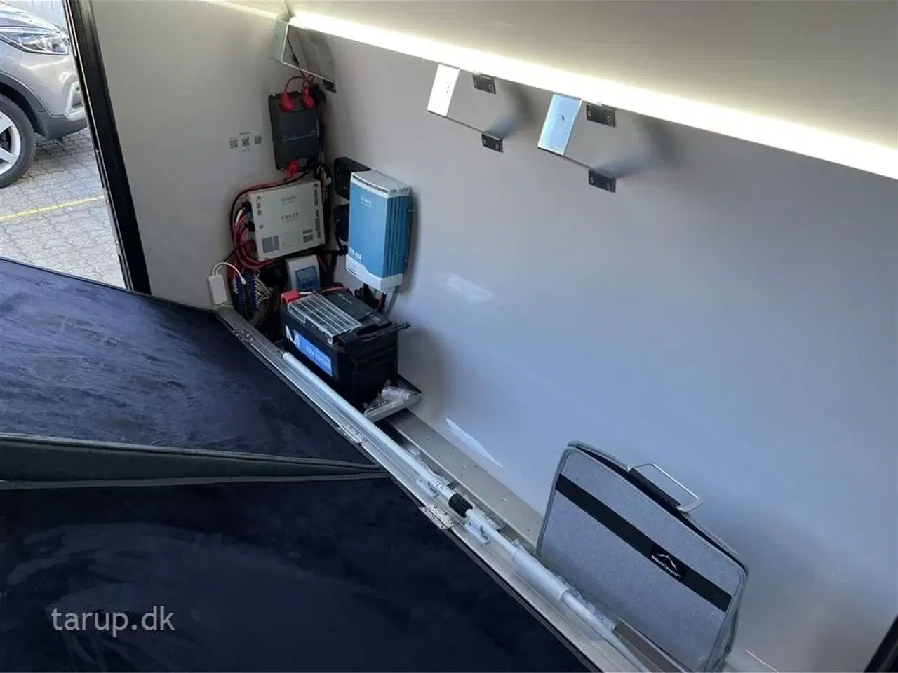 Billede 13 - 2023 - Hero Camper Ranger R   Køkkentelt, solcelle og batteripakke, alufælge, Webasto diesel fyr, Hero Camper Skyebox, markise, køleboks, endekøkken med 2 gasblus.