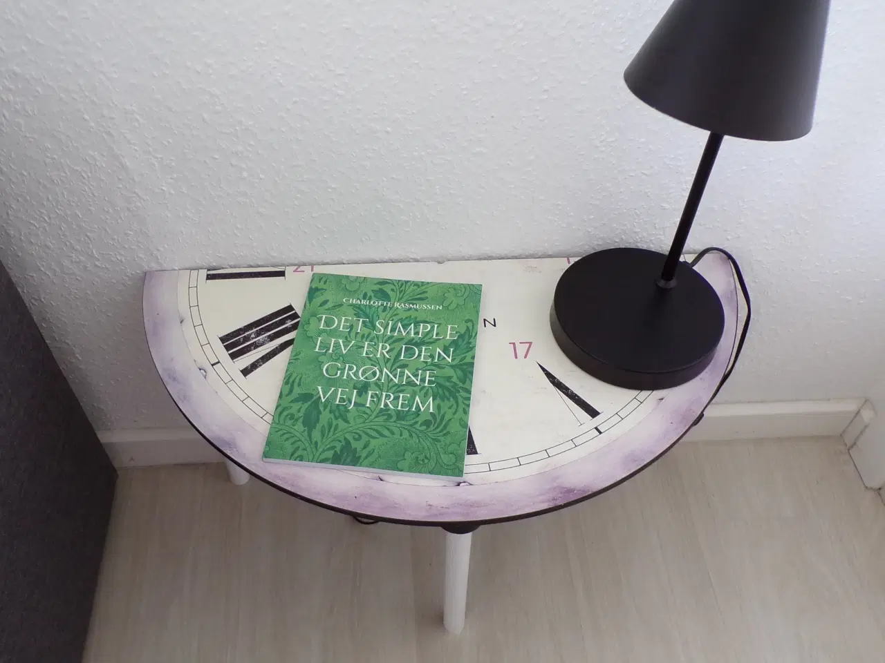 Billede 2 - Indsatsborde / sengeborde. Bordpladerne er en ur