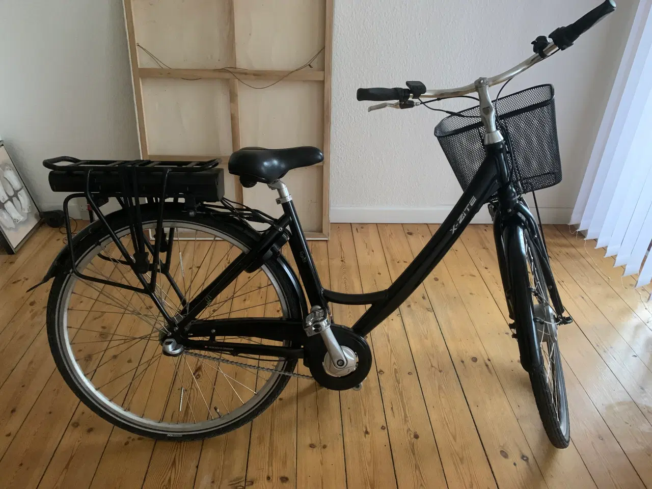 Billede 2 - Nyere xzite dame elcykel