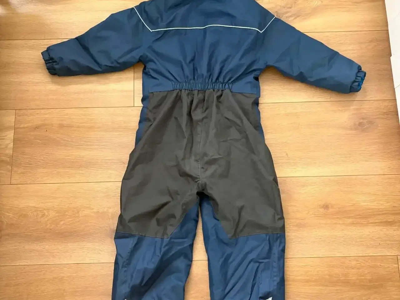 Billede 3 - Flot flyverdragt fra Base Camp