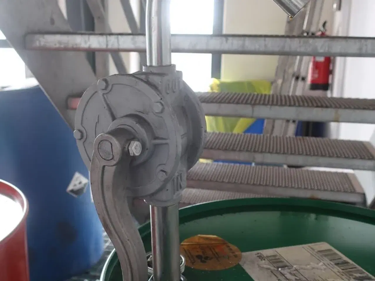 Billede 2 - Ca. 10 liter motorolieCASTROL MAG. PROF. 5W20