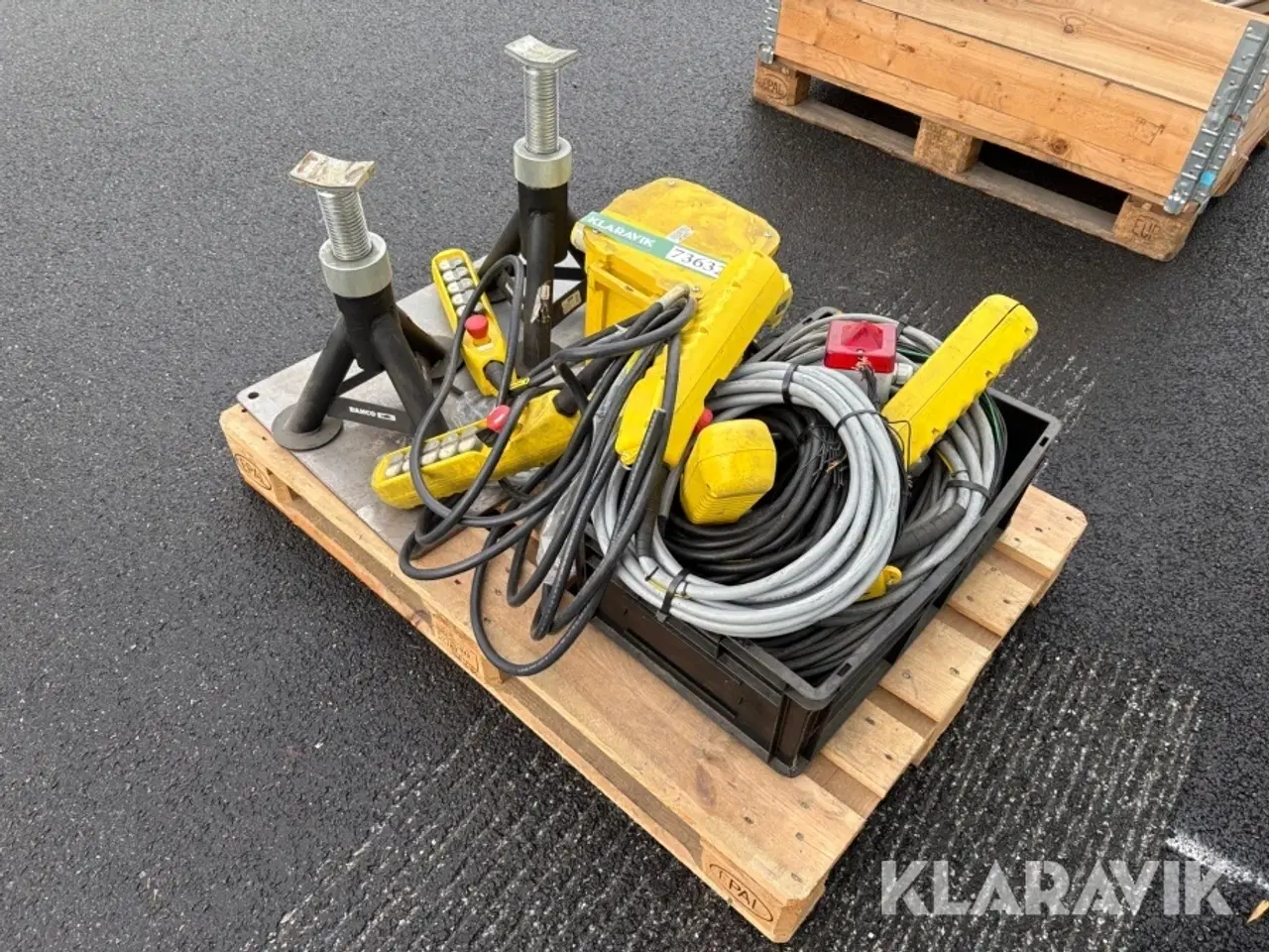 Billede 3 - Samlet lot - bukke, fjernbetjeninger, kabler