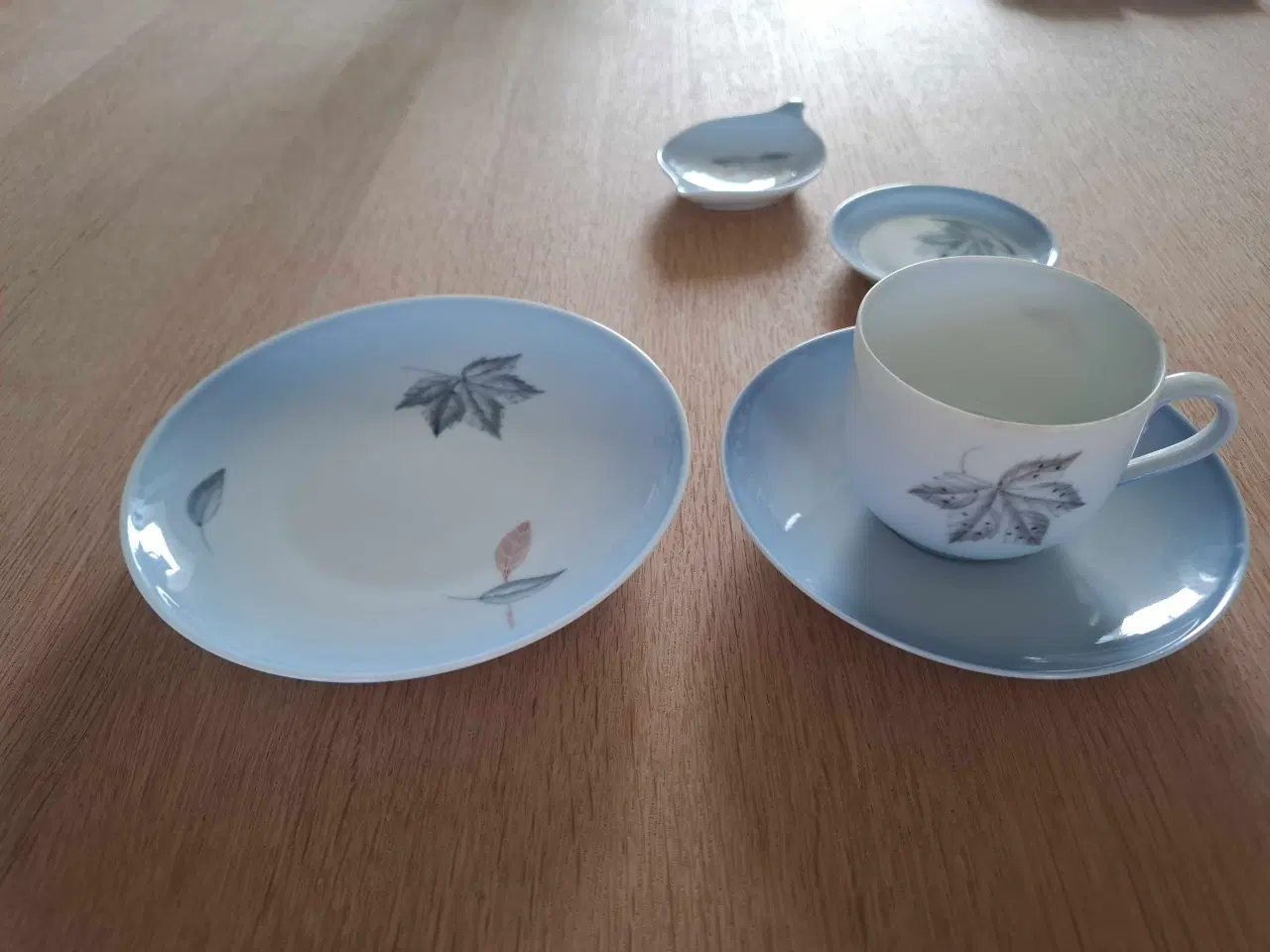 Billede 1 - Løvfald kaffestel til 15 personer