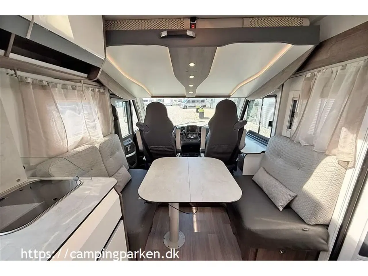 Billede 3 - 2022 - Benimar Amphitryon 967   Topmodel fra Benimar, vognen er udstyret som en luksuscamper, vandbåren varme, automatgear, lækkert design