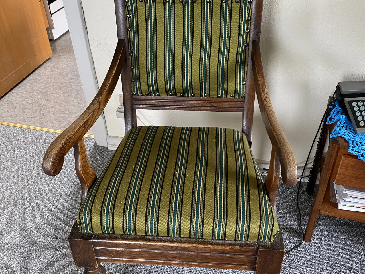 Billede 1 - Meget gammel stol