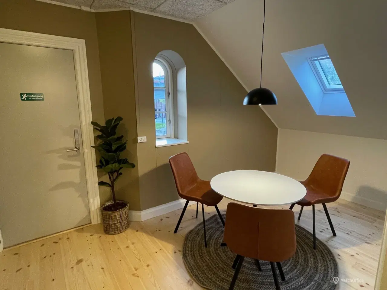 Billede 11 - Kontorlokaler i den gamle banegård