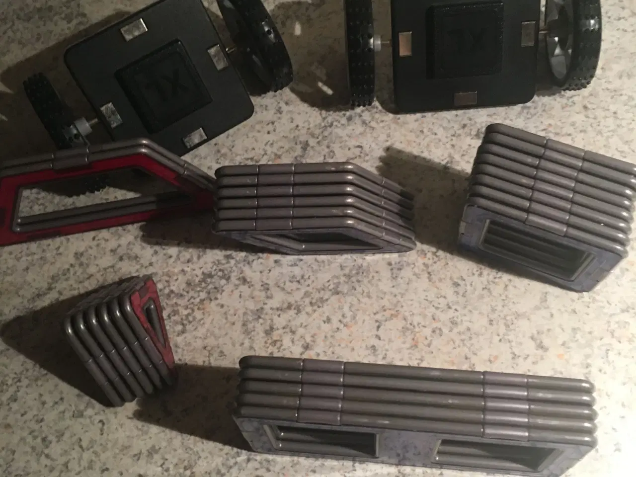 Billede 6 - Helt nye Magformers 40 stk. incl 2 X hjul