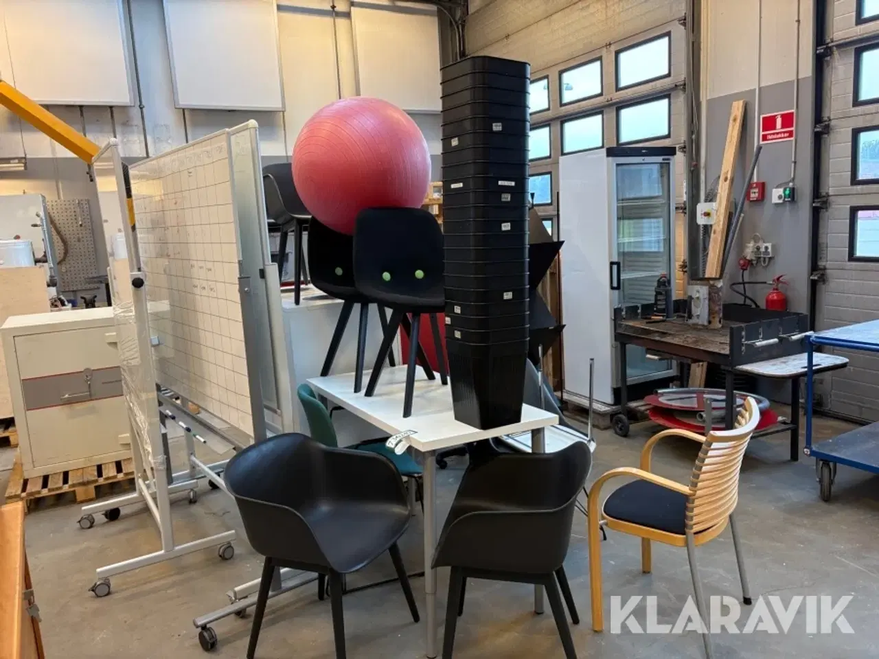 Billede 3 - Samlet lot med kontormøbler