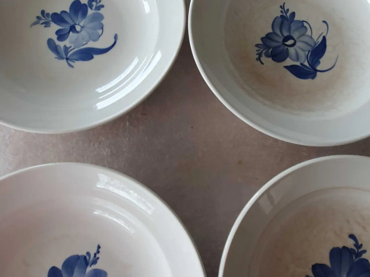 Billede 7 - Tallerkner med blå blomst