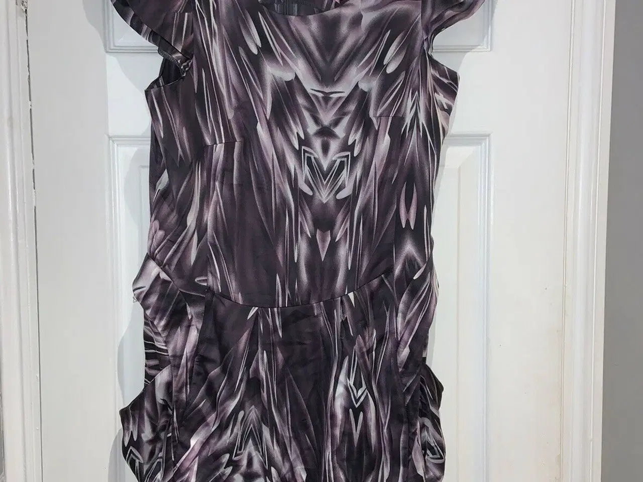 Billede 3 - Kjole fra LIPSY brandet(london)  Størrelse: 40