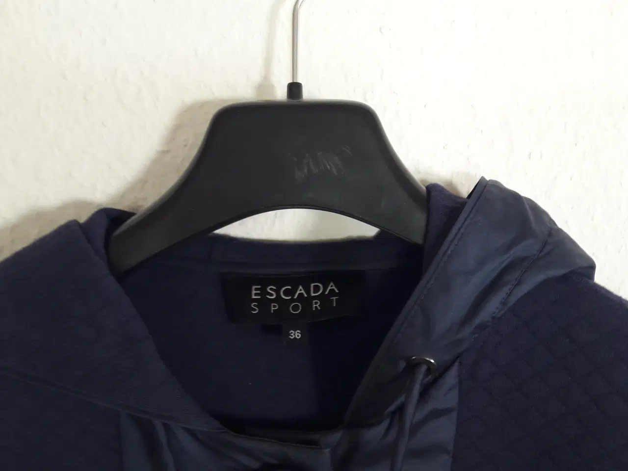 Billede 3 - ESCADA Sport jakke sælges