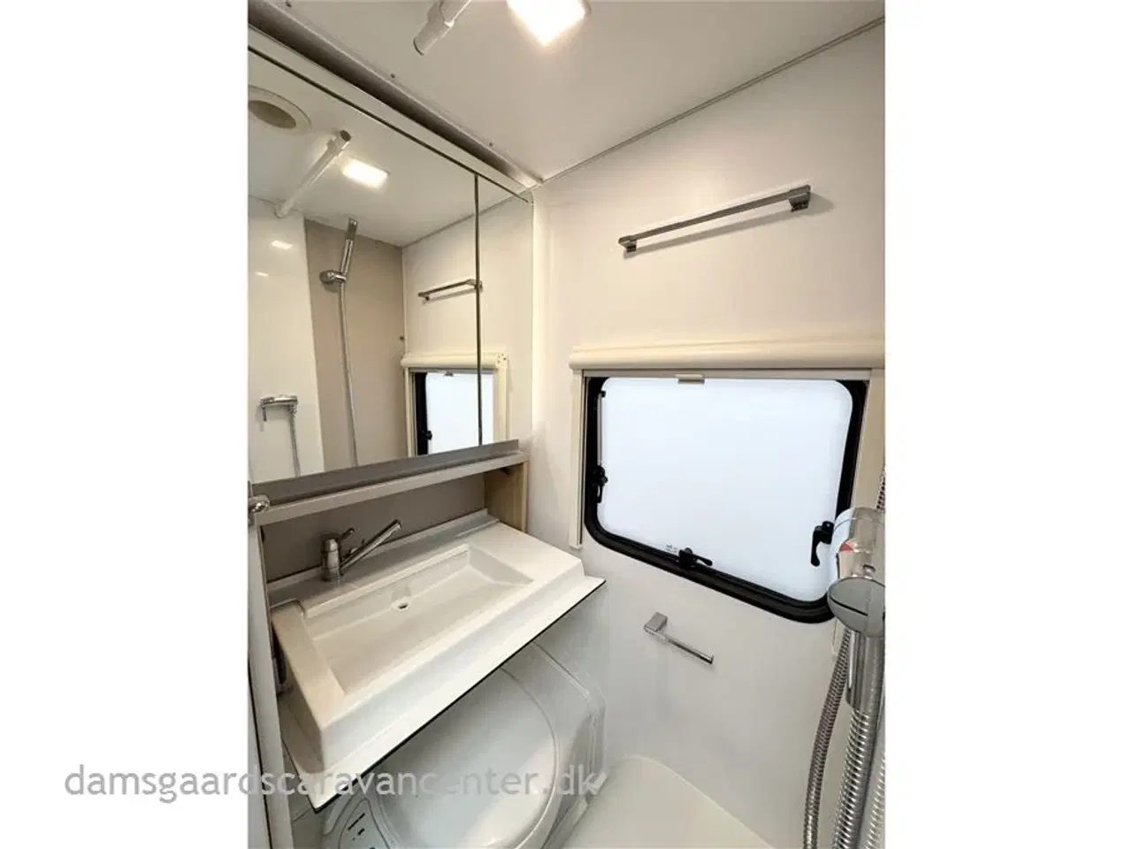 Billede 17 - 2022 - Adria Adora 593 UP   Queensbed-Gulvtemp.-Commodore 300 telt