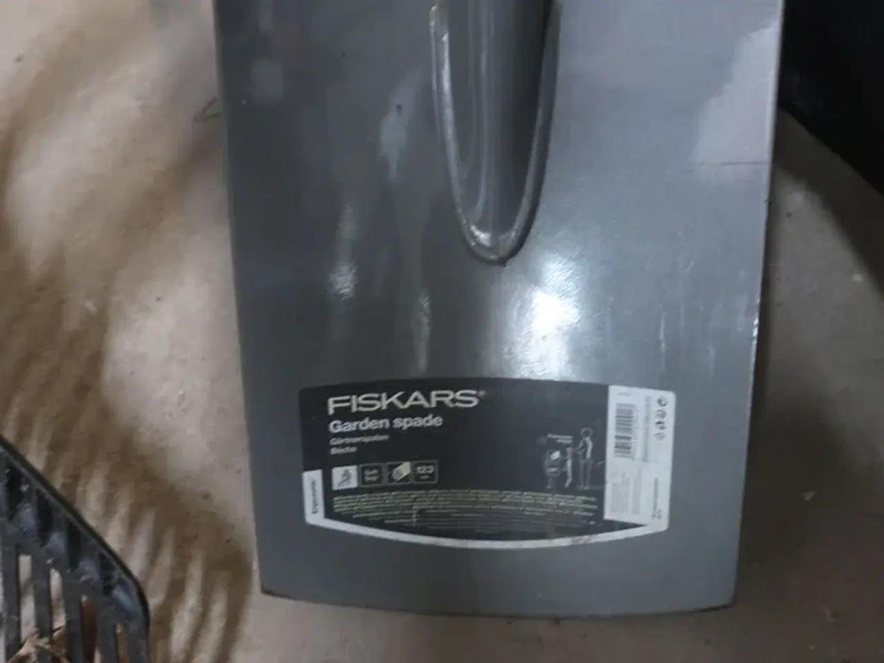 Billede 3 - 4 Stk. Haveredskaber bl.a. FISKARS Spade