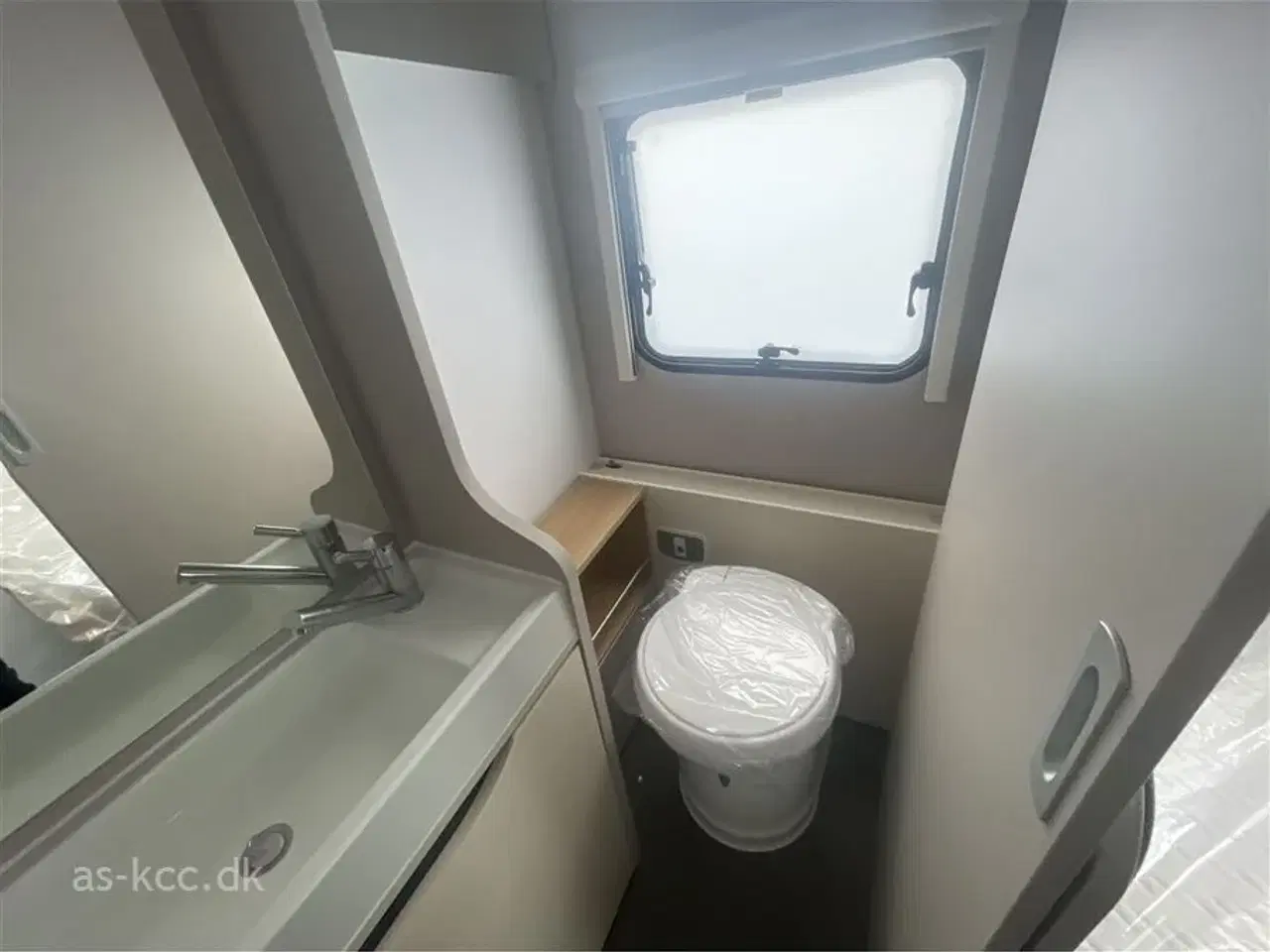 Billede 7 - 2024 - Adria Adora 572 UT   Adria Adora 572 UT Kampagnevogn årgang 2024 med enkeltsenge 4 sovepladser, 5 siddepladser