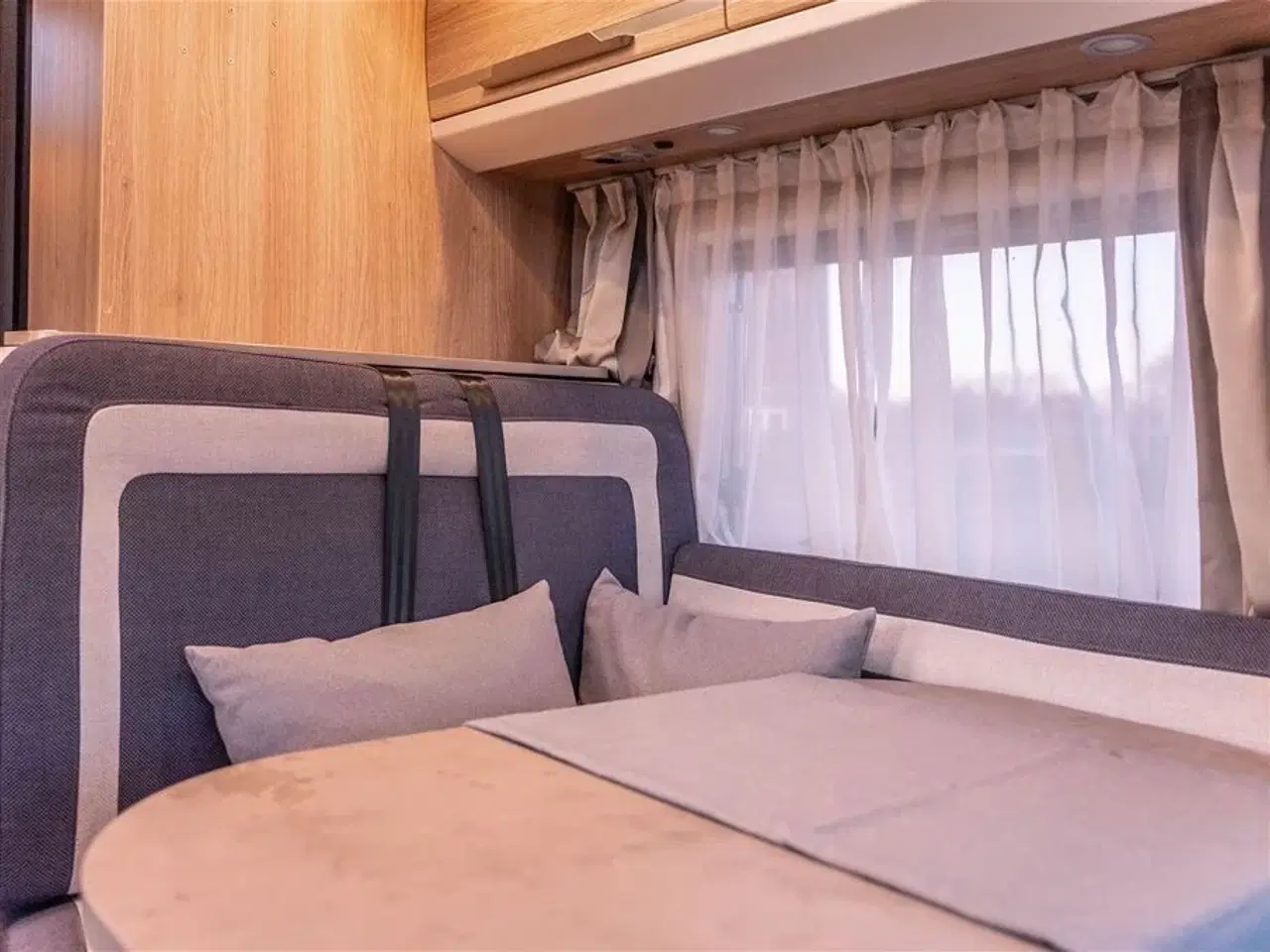 Billede 3 - 2017 - Knaus Sky TI 650 MEG Platinum Selection Automatgear og langsgående senge