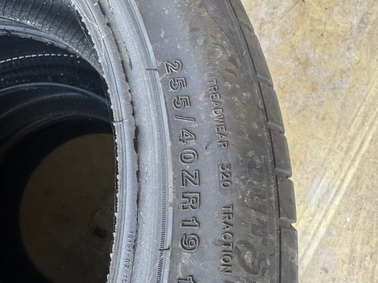 Billede 2 - 255/40/19 s