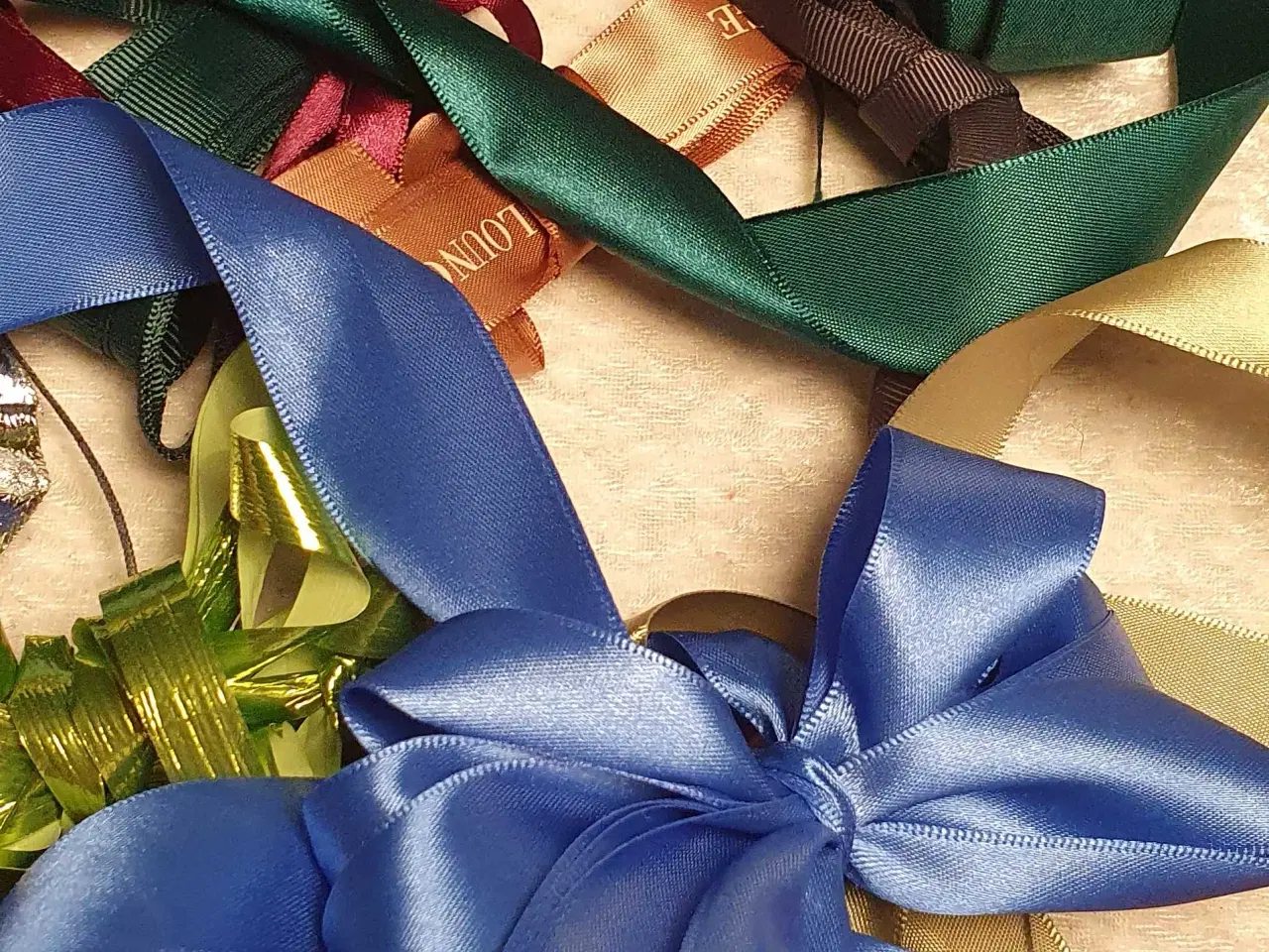 Billede 3 - Silkebånd mm