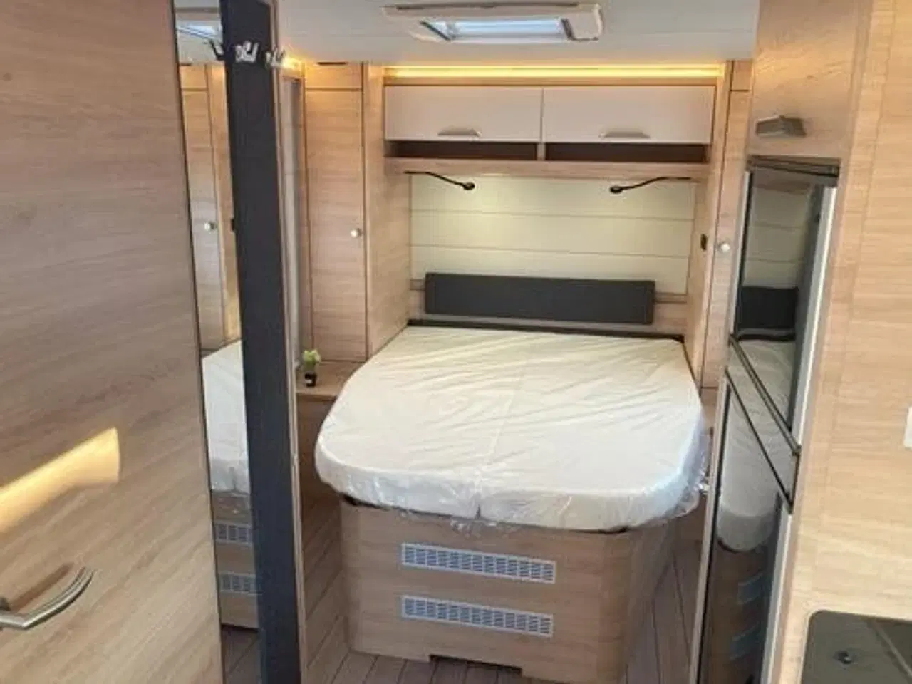 Billede 7 - Knaus Südwind 650 UX - SOMMETILBUD - Mover Kr: 1.- Spar 25.017.-