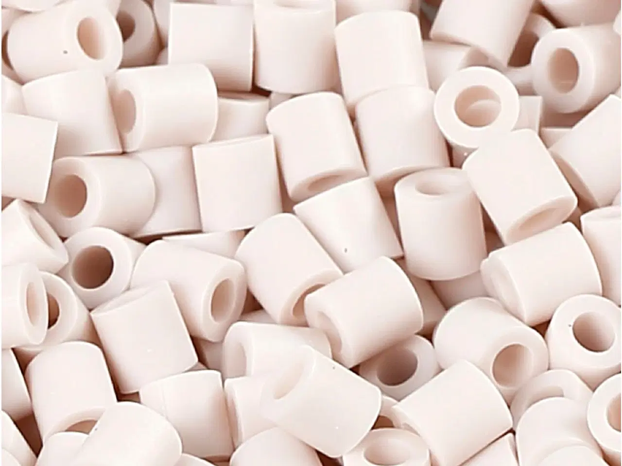 Billede 1 - PhotoPearls, str. 5x5 mm, hulstr. 2,5 mm, medium, lys grå (10), 1100stk./ 1 pk.