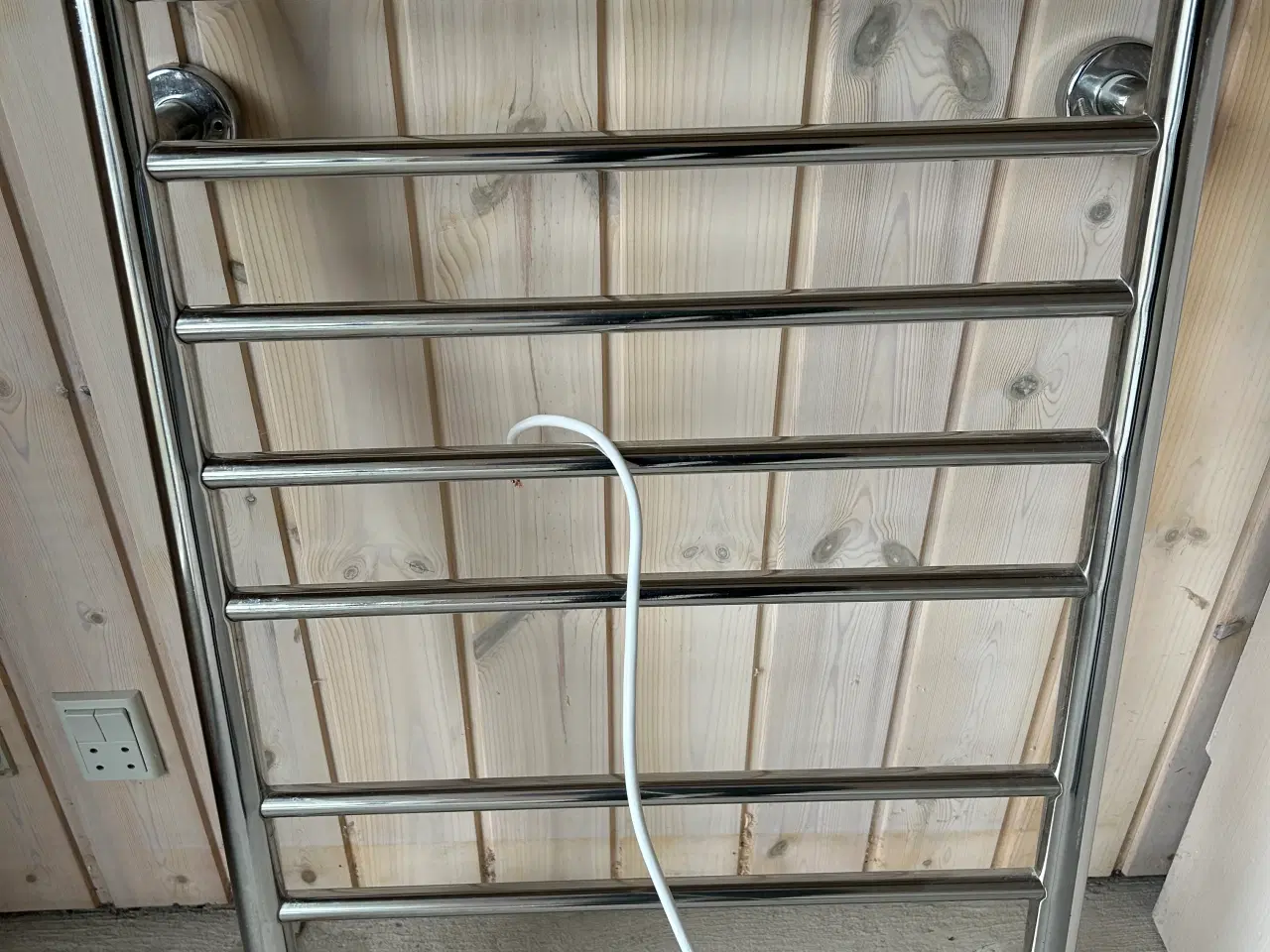 Billede 1 - Håndklædetørrer Elektrisk