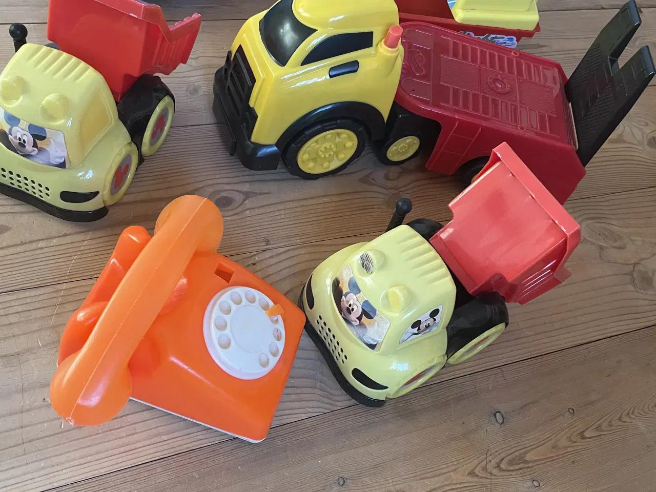 Billede 1 - Legetøjsbiler og skibe i plast