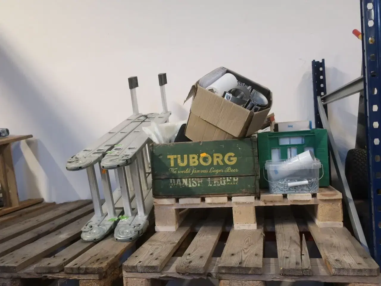 Billede 3 - 3 stk. stiger og div. Kasser