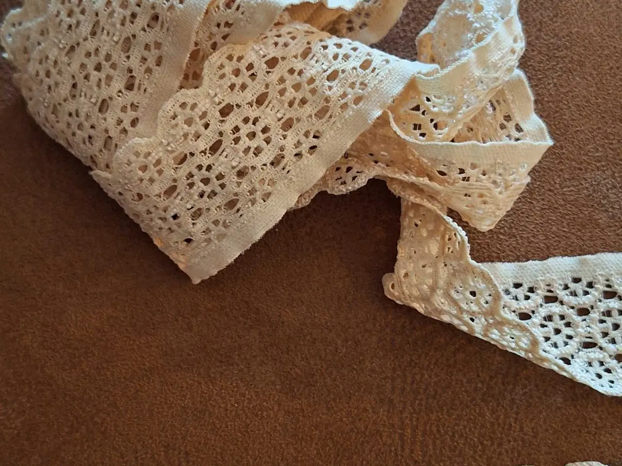 Billede 2 - Blondeelastik beige