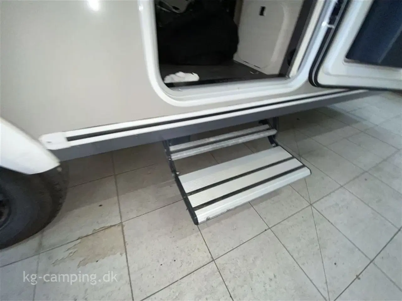 Billede 5 - 2022 - Caravelair Artica 540 PACK VIP   Super velholdt vogn med kompressor køleskab - fritstående seng - Truma Combi 6E