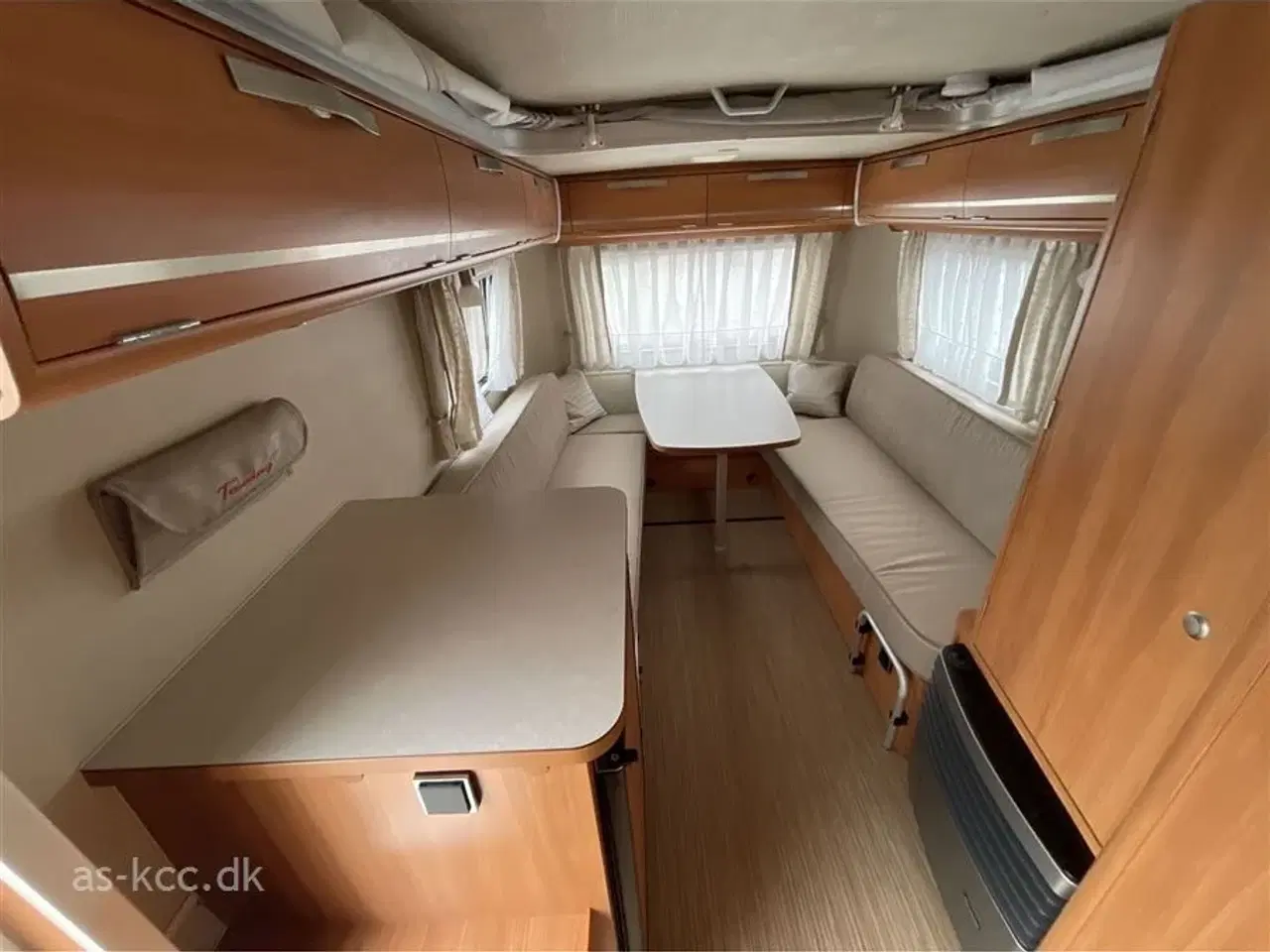 Billede 4 - 2022 - Hymer Eriba Touring Triton 420 GT   Hymer Eriba Triton 420 GT årg. 2022  4 siddepladser, 3 sovepladser SÆLGES FOR KUNDE