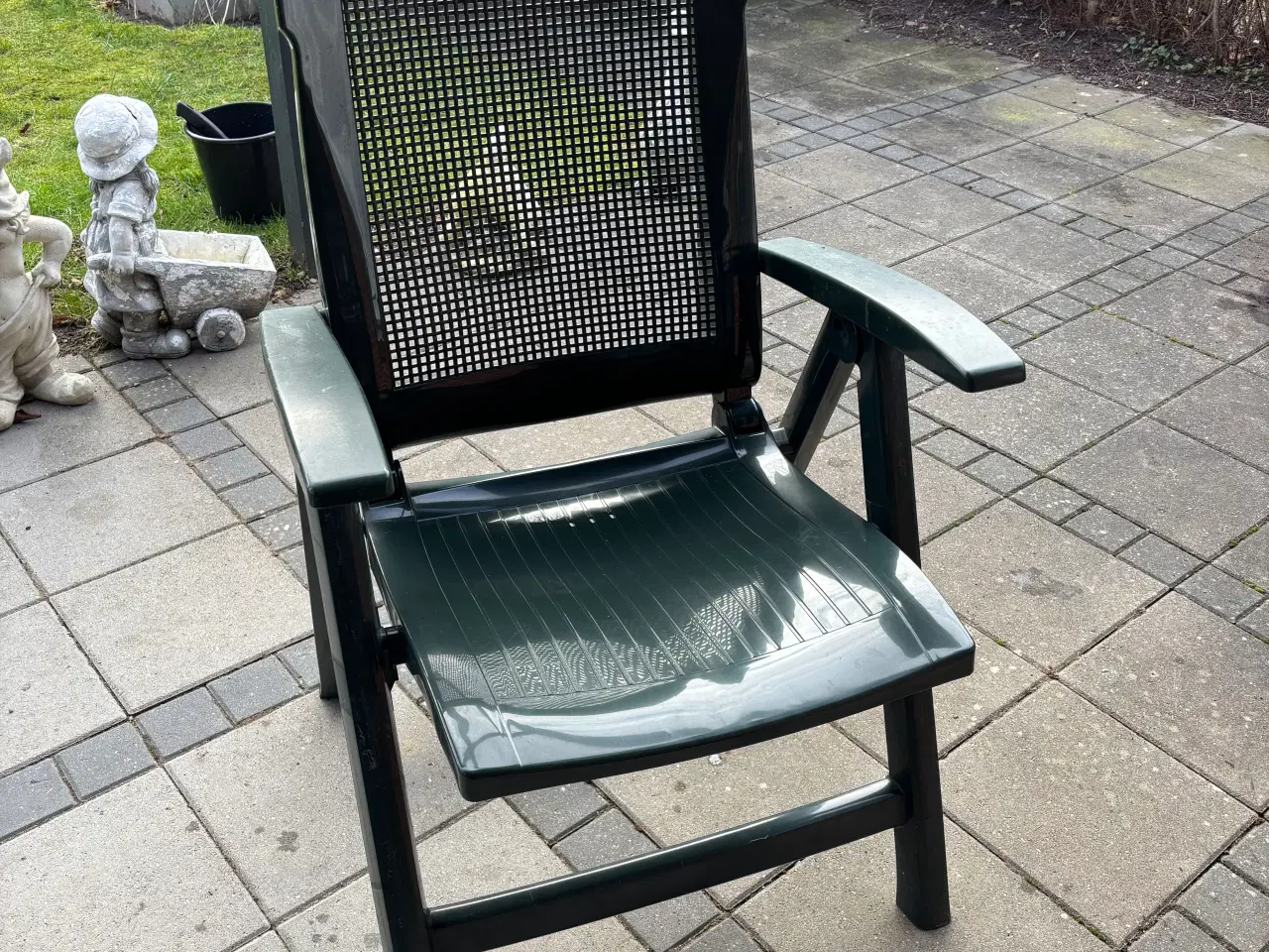 Billede 3 - Stabilt plast havebord 