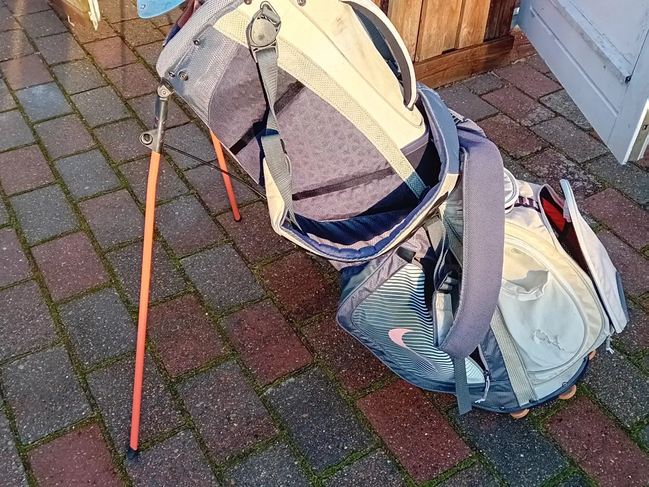 Billede 2 - Golf sæt Nike taske inkl 15- 16 forskellige køller