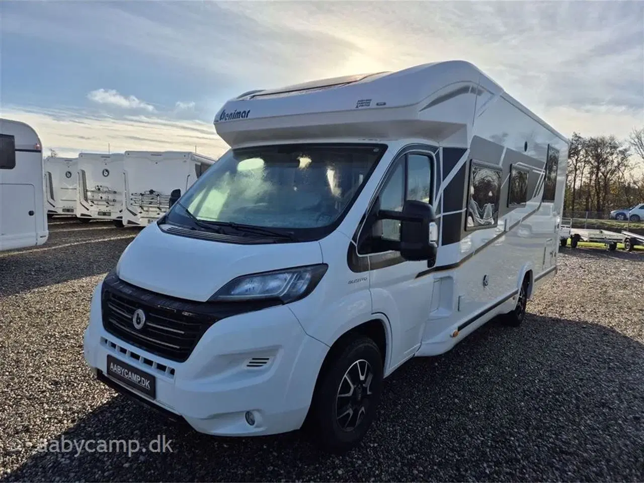 Billede 4 - 2020 - Benimar Mileo 296   markise. cykelstativ. batteri. solcelle. queensbed. 5 selepladser. Bemærk sælges Kun Til CVR!!