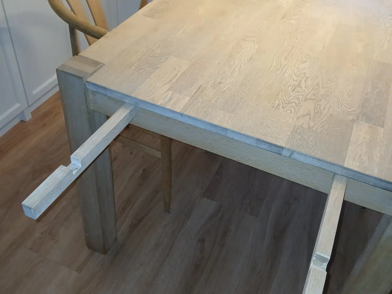 Billede 3 - Spisebord i massiv egetræ