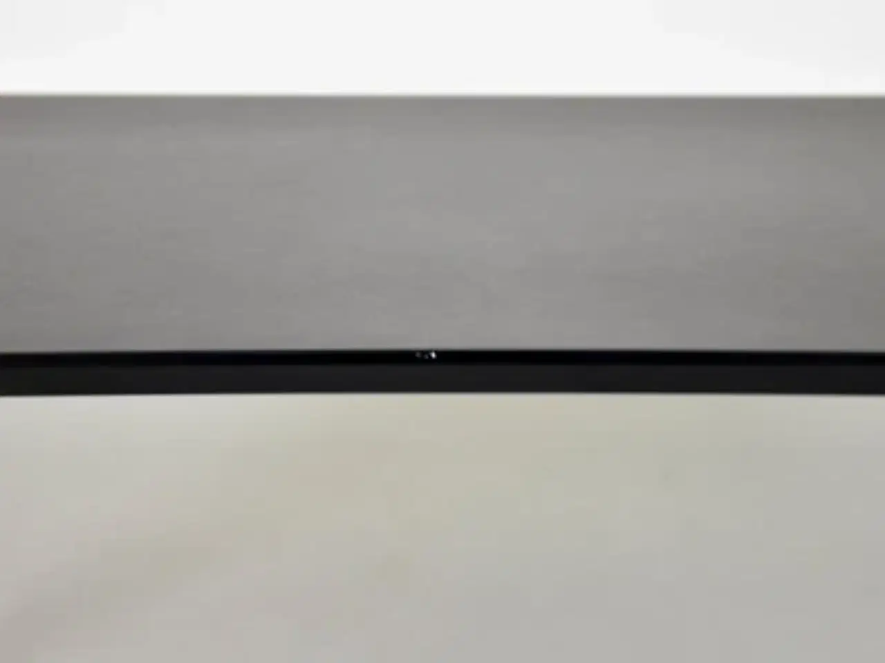 Billede 8 - Hæve-/sænkebord med sort linoleumsplade med lang mavebue, 180 cm.