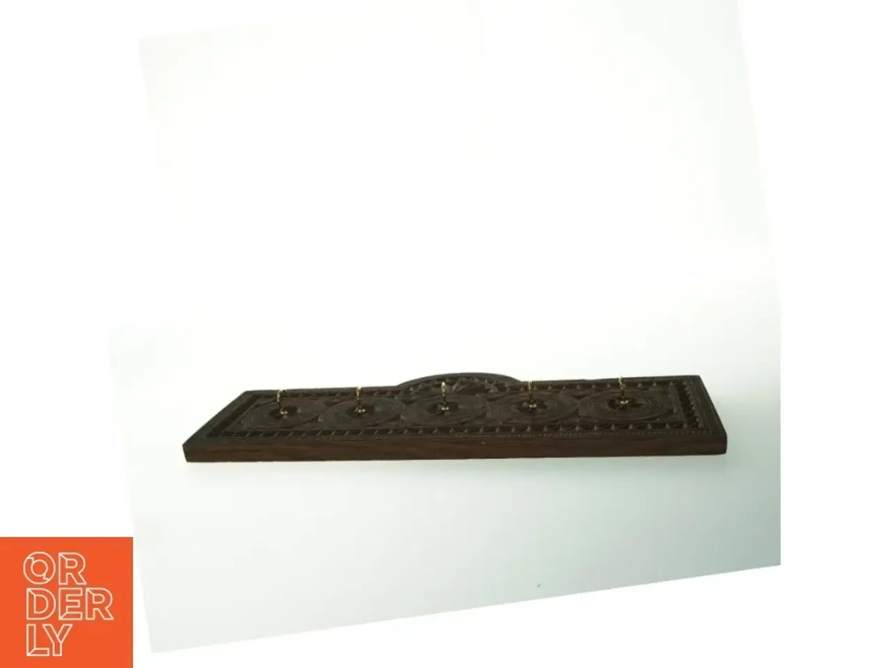 Billede 3 - Antik udskåret nøglebræt i massivt træ med messing detaljer (str. 47x14,5 cm)
