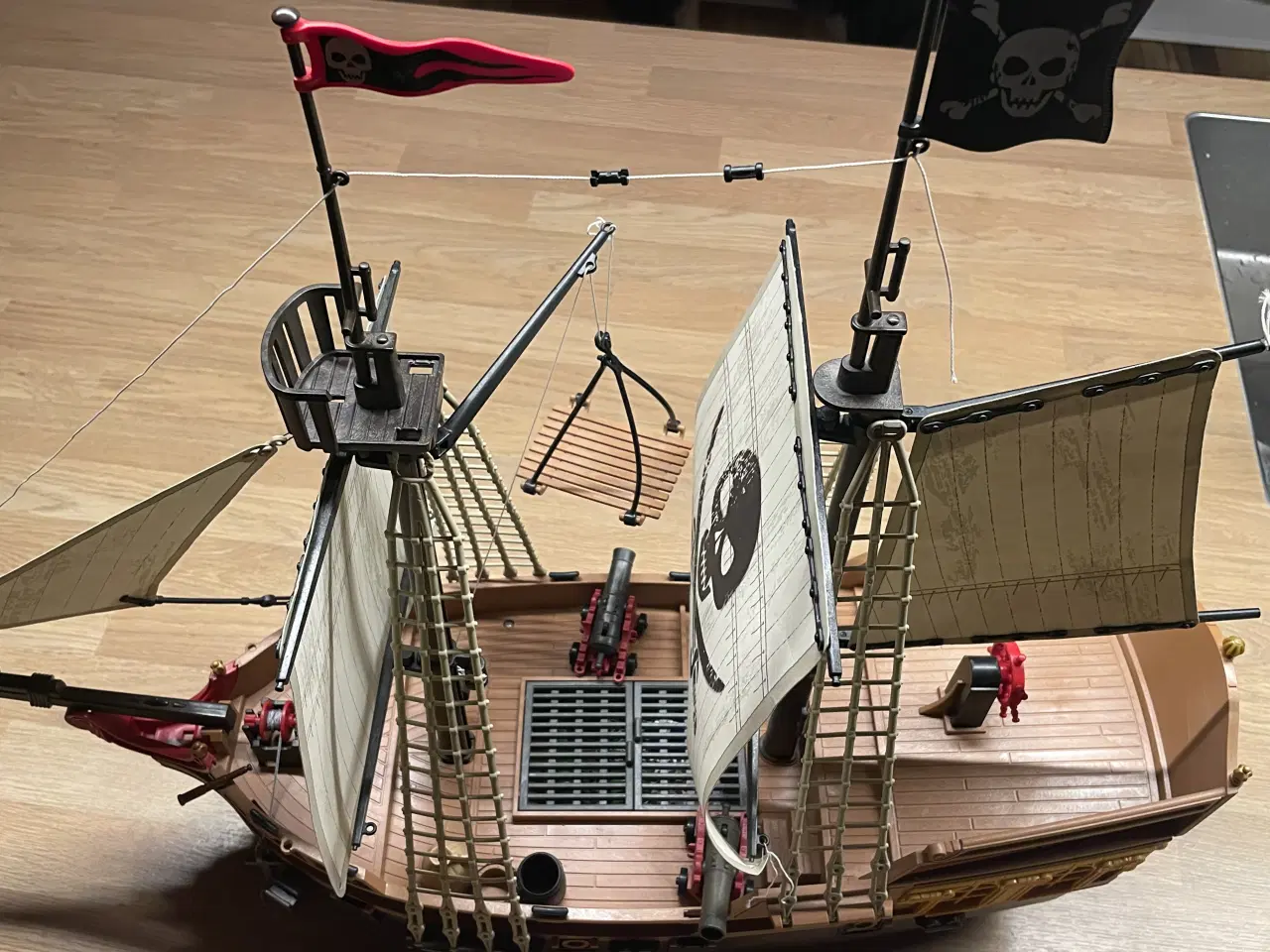 Billede 2 - Piratskib klar til leg